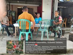 Mantapkan Kemanunggalan TNI-Rakyat, Babinsa Koramil 17/Salomekko Gelar Komsos