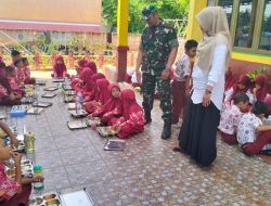 Kawal Generasi Emas! Babinsa Kodim Bone Koramil 18/Kajuara Pastikan Program Makan Bergizi Gratis Presiden Sampai Ke SDN 263 Awangtangka