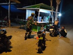 Lebih Dekat dengan Rakyat: Patroli Malam Babinsa Kodim 1407/Bone Sasar Dialog Bersama Warga