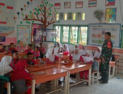 Cinta Tanah Air Sejak Bangku Sekolah : Aksi Babinsa Koramil 1407-21/Palakka Di SDN 28 Kecamatan Palakka