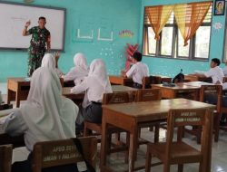 Membentuk Karakter Bangsa : Babinsa Palakka Kodim 1407/Bone Bekali Siswa SMAN 30 Wawasan Kebangsaan