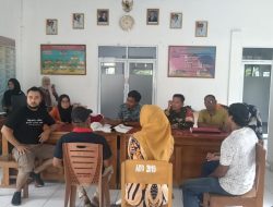 Babinsa Koramil 06/Awangpone Kodim 1407/Bone Mantapkan Komsos Di Kantor Desa Paccing