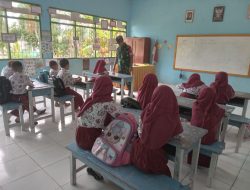 Menyemai Benih Nasionalisme, Babinsa Koramil 14/Libureng Kodim 1407/Bone Berbagi Motivasi Di Bangku Sekolah Dasar