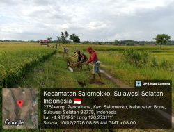 Optimalkan Aliran Air, Babinsa Kodim 1407/Bone Bersama Masyarakat Salomekko Gelar Kerja Bakti Lingkungan