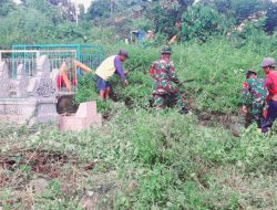 Babinsa Koramil 1407-19/Kahu Tegaskan Pentingnya Gotong Royong Lewat Aksi Bersih Makam