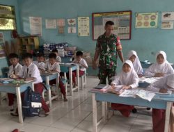 Perkuat Jiwa Patriotisme, Babinsa Koramil 1407-14/Libureng Berikan Materi Wasbang Kepada Pelajar Di Libureng