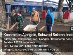 Babinsa Koramil 1407-01/Ajangale Gandeng Perangkat Warga Kerja Bakti Pembersihan Sampah Di Seputaran Kantor Camat Ajangale