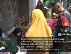 Babinsa Koramil 1407-18/Kajuara Kodim Bone Dampingi Posyandu Door To Door Di Desa Abbumpungeng