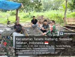 Monitor Wilayah Binaannya, Babinsa Koramil 07/Tanete Riattang Aktif Berdialog Dengan Warga