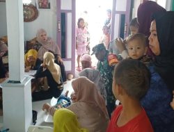 Kawal Kesehatan Balita, Babinsa Koramil 1407-07/Tanete Riattang Kodim Bone Dampingi Posyandu Bandeng 2 Di Bajoe