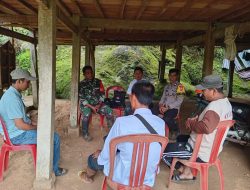 Babinsa Koramil 08/Lamuru Kodim 1407/Bone Pastikan Kondusifitas Wilayah Lewat Komunikasi Sosial