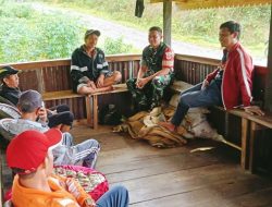 Tanpa Sekat! Momen Keakraban Babinsa Koramil 1407-08/Lamuru Kodim Bone Bersama Masyarakat Desa Bontomasunggu