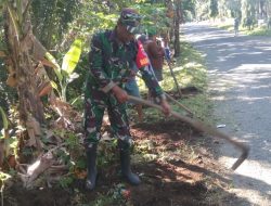 Ciptakan Lingkungan Sehat, Aksi Nyata Babinsa Koramil 1407-18/Kajuara Kodim Bone Bersama Masyarakat Desa Lemo