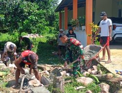 TNI Manunggal Dengan Rakyat : Babinsa Koramil 1407-16/Tonra Bahu Membahu Bangun Rumah Warga Di Bonepute