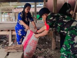 Ciptakan Pasar Sehat, Babinsa Koramil 1407-05/Ulaweng Kodim Bone Berbaur Bersama Masyarakat Desa Tocinnong