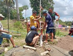Respon Cepat Keluhan Warga, Babinsa Koramil 1407-12/Cina Kodim Bone Perbaiki Pompa Air Di Desa Abbumpungeng