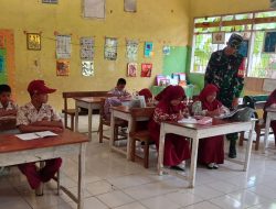 Motivasi Dari Sang Prajurit : Babinsa Ulaweng Kodim Bone Ajak Generasi Muda Desa Lilina Ajangale Gantungkan Cita-cita Setinggi Langit