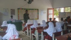 Tingkatkan Kedisiplinan Siswa, Babinsa Koramil 1407-16/Tonra Kodim Bone Sambangi SDN 253 Padatuo