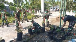 Lingkungan Bersih, Pelayanan Maksimal : Anggota Koramil 13/Sibulue Kodim Bone Kompak Benahi Markas