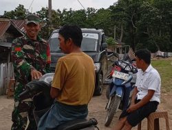 Perkokoh Kemanunggalan TNI-Rakyat, Babinsa Koramil 14/Libureng Kodim 1407/Bone Intensifkan Komsos