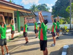 Jaga Kebugaran Prajurit, Anggota Koramil 09/Lapri Kodim 1407/Bone Awali Hari Dengan Aerobik Bersama