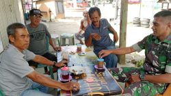 Melalui Komsos, Babinsa Koramil 1407-17/Salomekko Kodim Bone Pererat Tali Silaturahmi Di Wilayah Salomekko