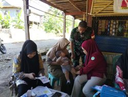 Percepat Penurunan Stunting, Babinsa Koramil 1407-08/Lamuru Kodim Bone Kawal Posyandu Padaidi