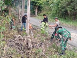 Tingkatkan Keamanan Berkendara, Personel Koramil 1407-20/Bontocani Gelar Pembersihan Bahu Jalan Bersama Masyarakat