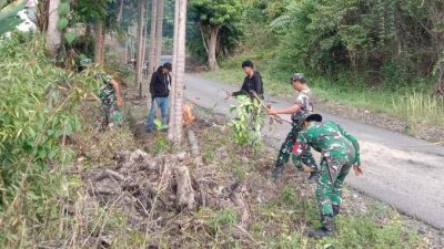 Tingkatkan Keamanan Berkendara, Personel Koramil 1407-20/Bontocani Gelar Pembersihan Bahu Jalan Bersama Masyarakat