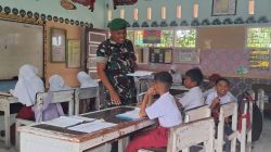 Membentuk Karakter Bangsa, Babinsa Koramil 02/Dua Boccoe Kodim 1407/Bone Motivasi Generasi Muda Di Sekolah