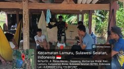 Komsos Babinsa Koramil 08/Lamuru Kodim 1407/Bone Di Desa Mattampa Walie Berjalan Akrab