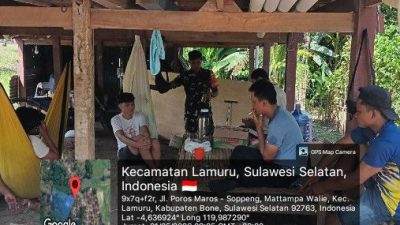 Komsos Babinsa Koramil 08/Lamuru Kodim 1407/Bone Di Desa Mattampa Walie Berjalan Akrab