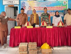 Perangi Stunting, Babinsa Koramil 1407-16/Tonra Kawal Penyaluran Makanan Tambahan Bergizi di Desa Libureng