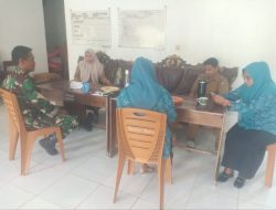 Eratkan Tali Silaturahmi, Babinsa Koramil 1407-16/Tonra Duduk Bareng Aparat Desa Bacu Bahas Kemajuan Wilayah