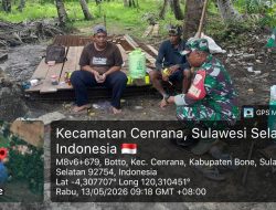 Babinsa Kodim 1407/Bone Koramil 03/Cenrana Laksanakan Komsos Bersama Warga Di Kelurahan Ujung Tanah