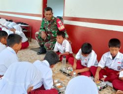 Sukseskan Program Nasional, Babinsa Salomekko Kodim Bone Monitoring Makan Bergizi Gratis Bagi Siswa