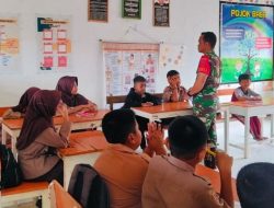 Suntikan Motivasi Kebangsaan, Babinsa Koramil 1407-17/Salomekko Ajak Siswa SDN 255 Kenali Arti Bela Negara