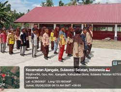 Babinsa Koramil Ajangale Kodim 1407/Bone Turun Tangan Bentuk Kedisiplinan Siswa SD Lewat Materi PBB