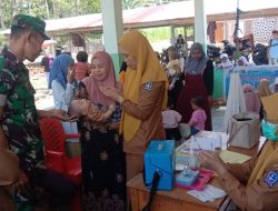 Kawal Tumbuh Kembang Anak Desa, Babinsa Ponre Kodim 1407/Bone Hadir Di Tengah Kegiatan Posyandu