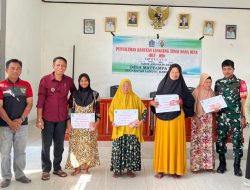 Babinsa Koramil 1407-08/Lamuru Kodim Bone Dampingi Pembagian BLT DD Guna Pastikan Kelancaran Acara