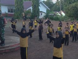Penuh Keceriaan! Intip Aksi Seru Babinsa Koramil 14/Libureng Kodim 1407/Bone Pimpin Senam Pagi Siswa SD 181 Ceppaga