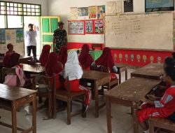 Bentuk Karakter Generasi Emas, Aksi Nyata Babinsa Koramil 1407-18/Kajuara Kobarkan Semangat Kebangsaan Di SD Negeri 262 Desa Pude