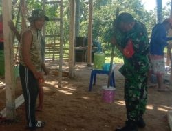 Patut Dicontoh! Begini Aksi Peduli Babinsa Koramil 1407-01/Ajangale Bantu Ratakan Timbunan Rumah Warga Binaan