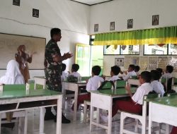 Bakar Semangat Generasi Bangsa, Babinsa Koramil 05/Ulaweng Kodim 1407/Bone Beri Motivasi Belajar Di SD Inpres 12/79 Mulamenree