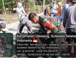 Babinsa Koramil 1407-05/Ulaweng Kodim Bone Gelar Karya Bakti Pengerasan Jalan Di Desa Teamusu
