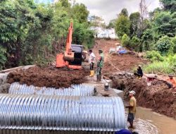 Percepat Proses Pembangunan, Kodim 1407/Bone Kerahkan Alat Berat Di Jembatan Aramco Batugading