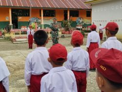 Kobarkan Semangat Nasionalisme, Babinsa Koramil 03/Cenrana Kodim 1407/Bone Jadi Pembina Upacara Di SD Inpres 12/79 Panyiwi