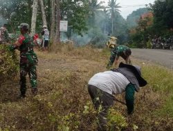 Jaga Kebersihan Lingkungan, Babinsa Koramil Ponre Kodim 1407/Bone Gelar Kerja Bakti Bersama Warga Desa Bolli