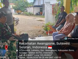 Babinsa Koramil 1407-06/Awangpone Kodim Bone Perkuat Hubungan Dengan Masyarakat Lewat Komsos