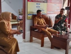 Perkuat Sinergi Dengan Aparat Desa, Babinsa Koramil 1407-21/Palakka Kodim Bone Laksanakan Komsos Di Desa Tirong